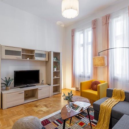 Central Gozsdu Apartment In The Party Street Βουδαπέστη Εξωτερικό φωτογραφία