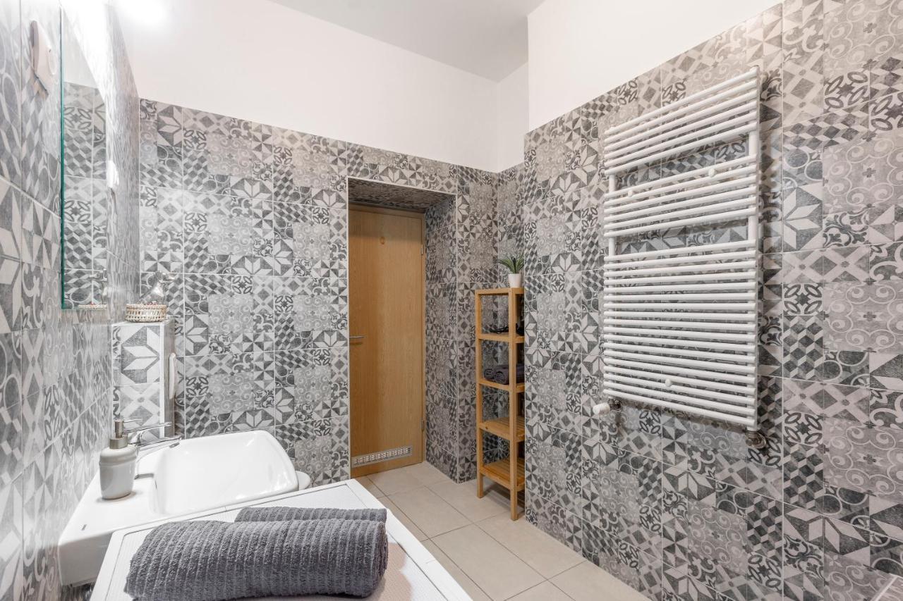 Central Gozsdu Apartment In The Party Street Βουδαπέστη Εξωτερικό φωτογραφία
