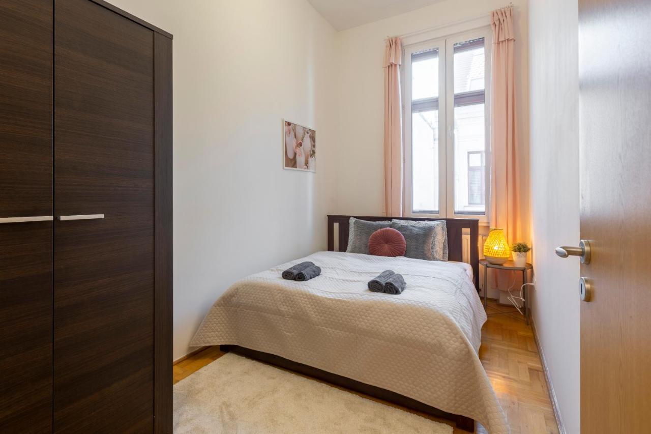 Central Gozsdu Apartment In The Party Street Βουδαπέστη Εξωτερικό φωτογραφία