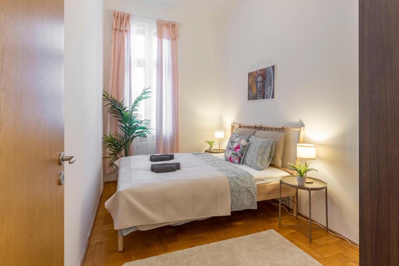 Central Gozsdu Apartment In The Party Street Βουδαπέστη Εξωτερικό φωτογραφία