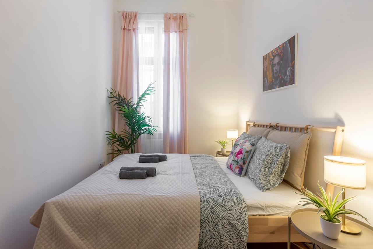Central Gozsdu Apartment In The Party Street Βουδαπέστη Εξωτερικό φωτογραφία