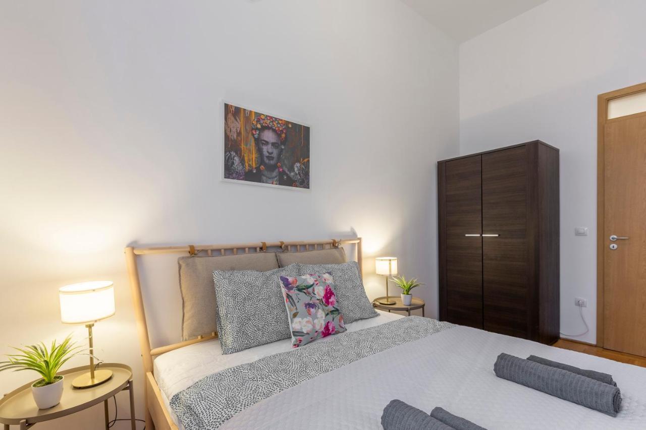 Central Gozsdu Apartment In The Party Street Βουδαπέστη Εξωτερικό φωτογραφία